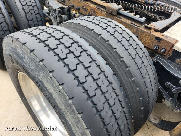 image for item LX9718 2015 Peterbilt 579  semi truck