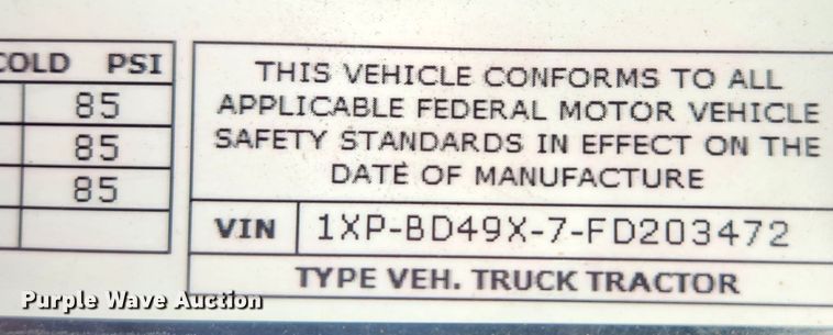 image for item LX9718 2015 Peterbilt 579  semi truck