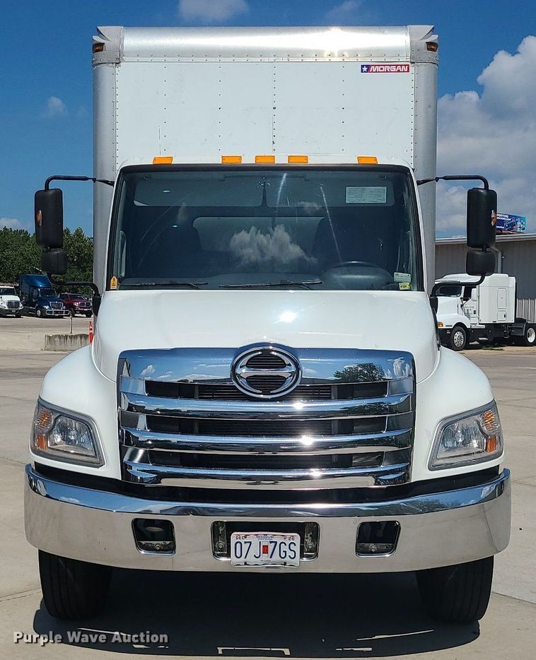 image for item MG9711 2017 Hino 268A  box truck