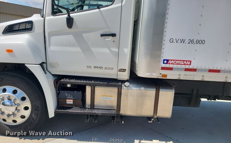 image for item MG9711 2017 Hino 268A  box truck