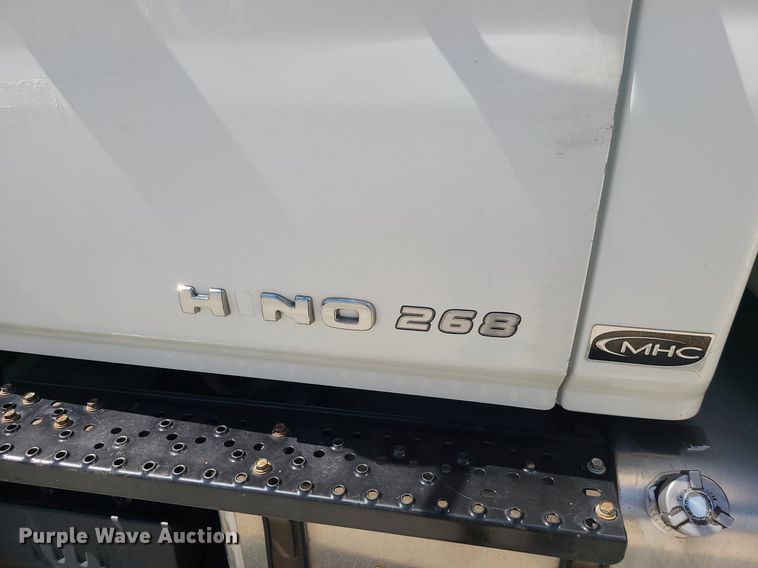 image for item MG9711 2017 Hino 268A  box truck