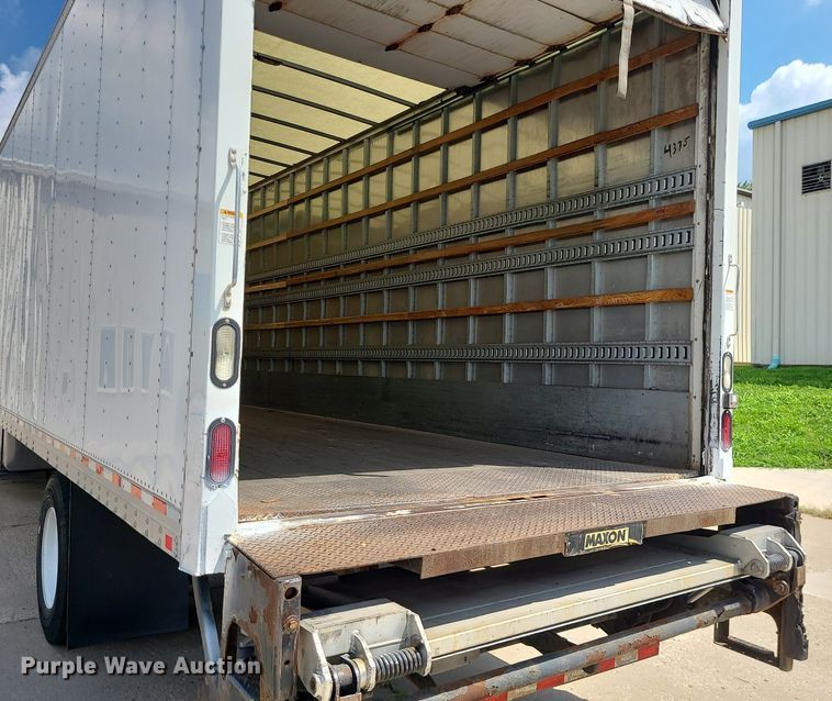 image for item MG9711 2017 Hino 268A  box truck