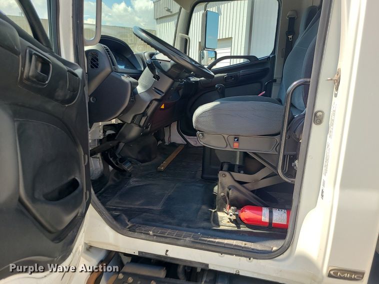 image for item MG9711 2017 Hino 268A  box truck