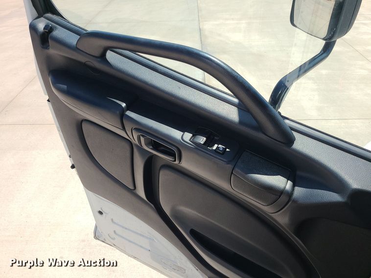 image for item MG9711 2017 Hino 268A  box truck