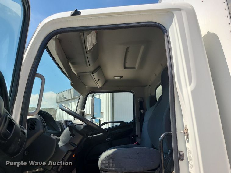 image for item MG9711 2017 Hino 268A  box truck