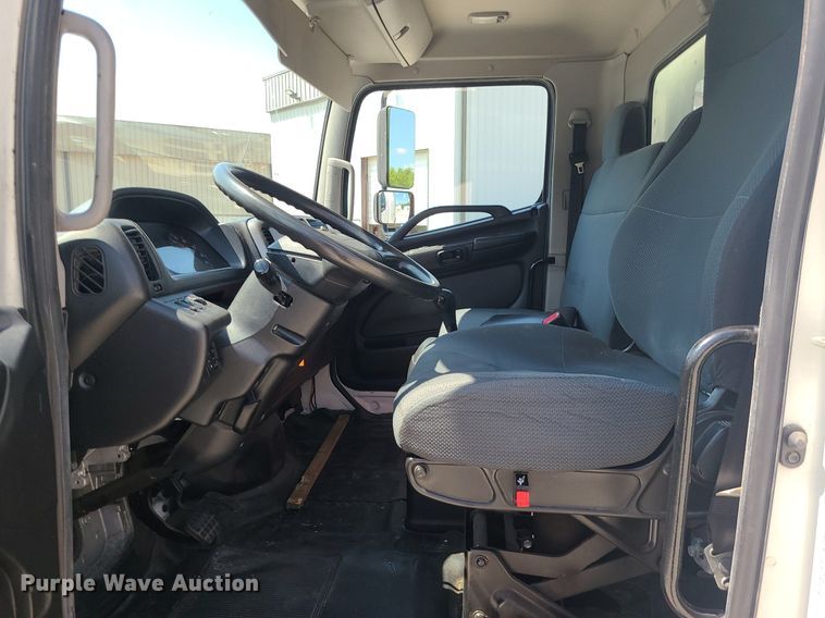 image for item MG9711 2017 Hino 268A  box truck