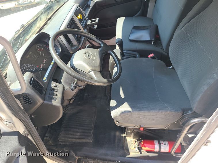 image for item MG9711 2017 Hino 268A  box truck