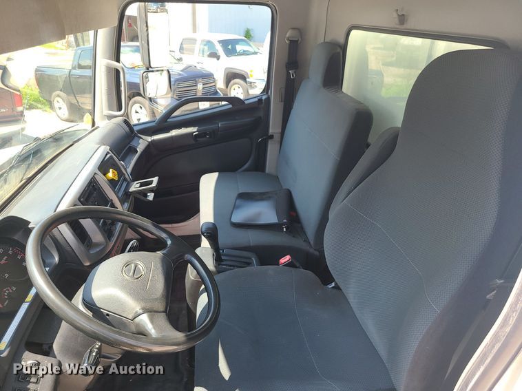 image for item MG9711 2017 Hino 268A  box truck