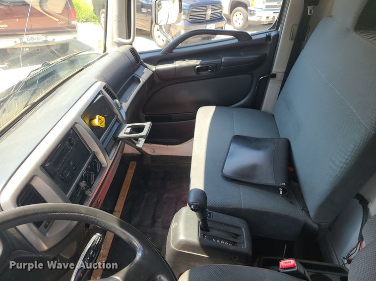 image for item MG9711 2017 Hino 268A  box truck