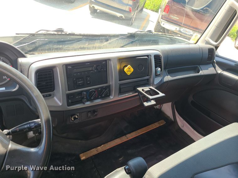 image for item MG9711 2017 Hino 268A  box truck