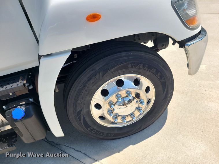 image for item MG9711 2017 Hino 268A  box truck