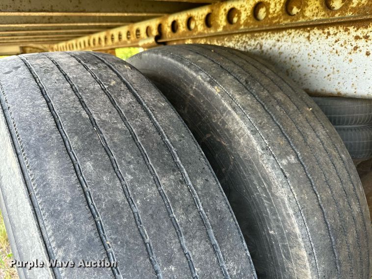 image for item ML9081 2004 Lufkin TFV-IPST  dry van trailer