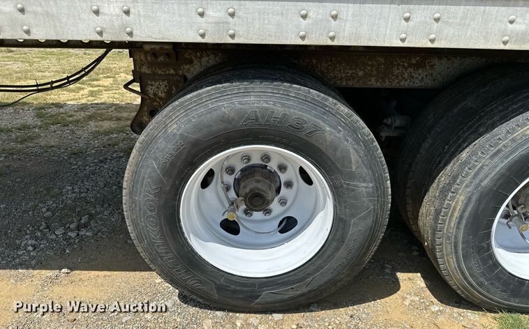 image for item ML9082 2004 Lufkin TFV-IPST  dry van trailer