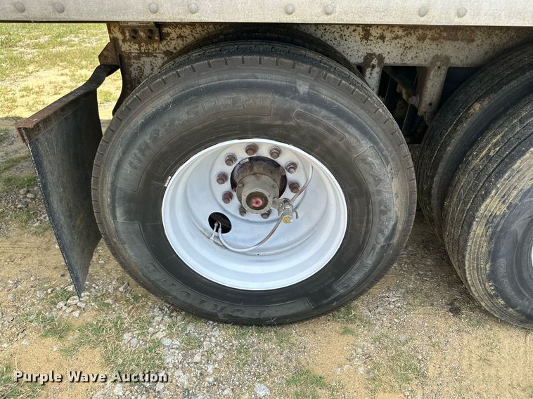 image for item ML9082 2004 Lufkin TFV-IPST  dry van trailer