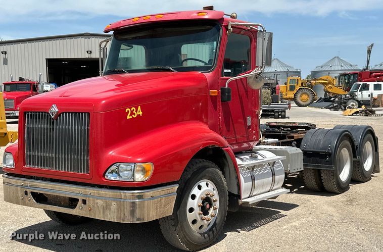 image for item ML9096 2005 International 9200  semi truck