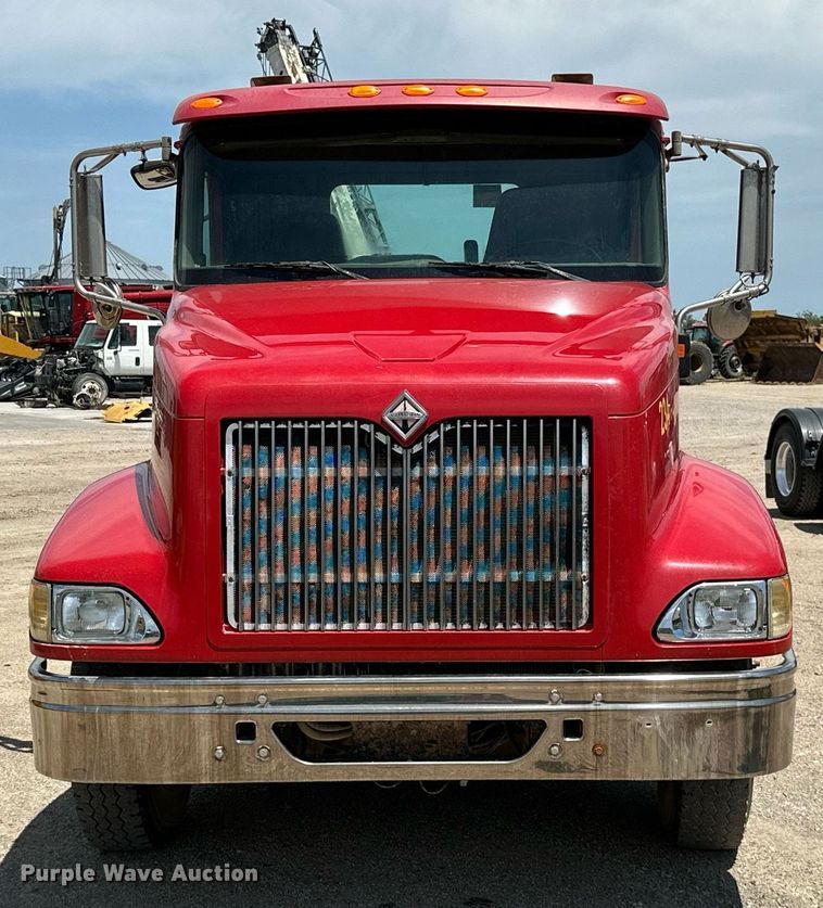 image for item ML9096 2005 International 9200  semi truck