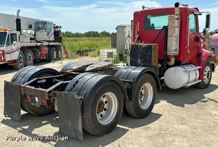 image for item ML9096 2005 International 9200  semi truck