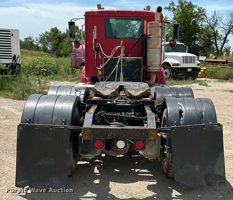 image for item ML9096 2005 International 9200  semi truck