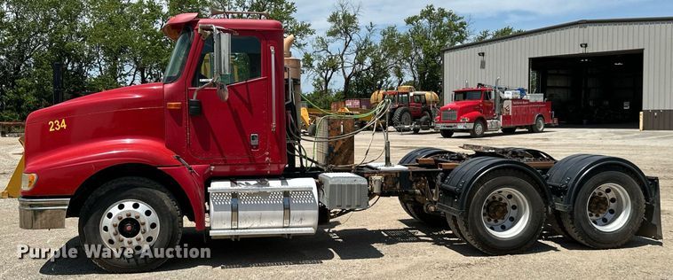 image for item ML9096 2005 International 9200  semi truck