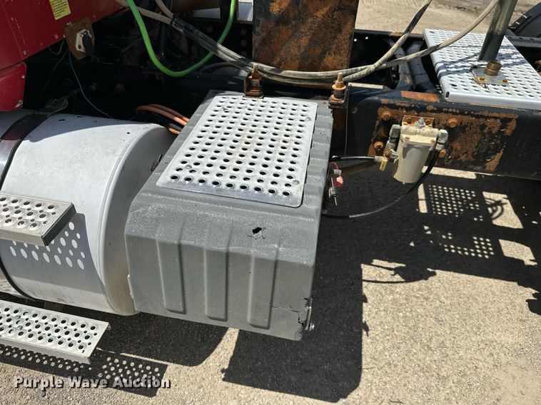 image for item ML9096 2005 International 9200  semi truck