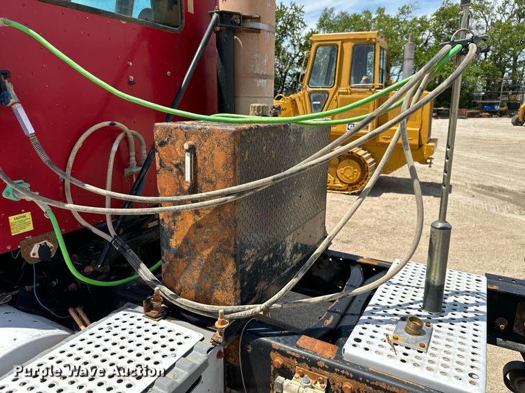 image for item ML9096 2005 International 9200  semi truck