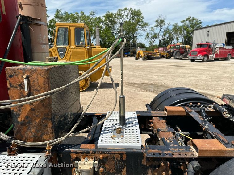 image for item ML9096 2005 International 9200  semi truck