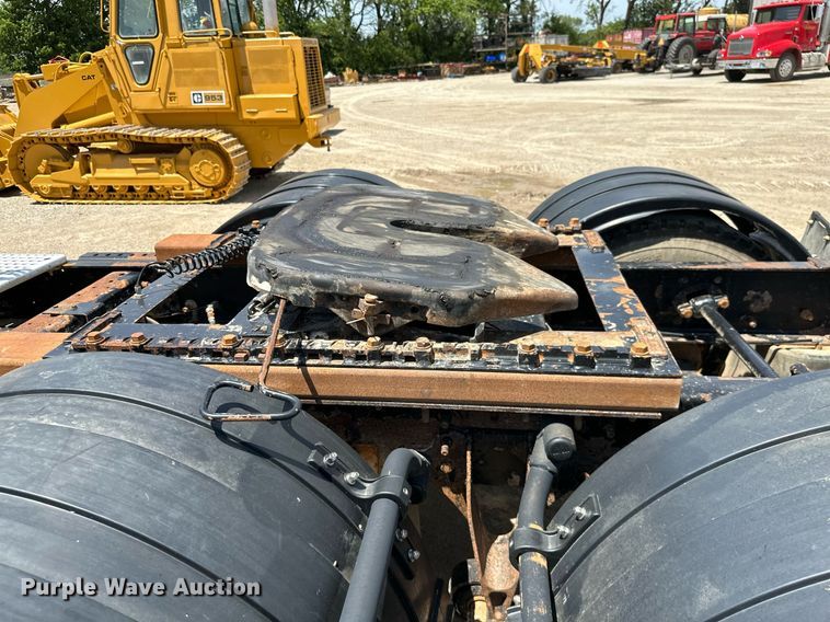 image for item ML9096 2005 International 9200  semi truck