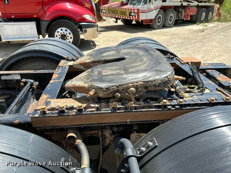 image for item ML9096 2005 International 9200  semi truck