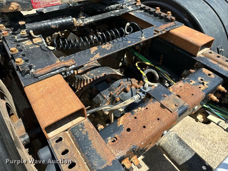 image for item ML9096 2005 International 9200  semi truck