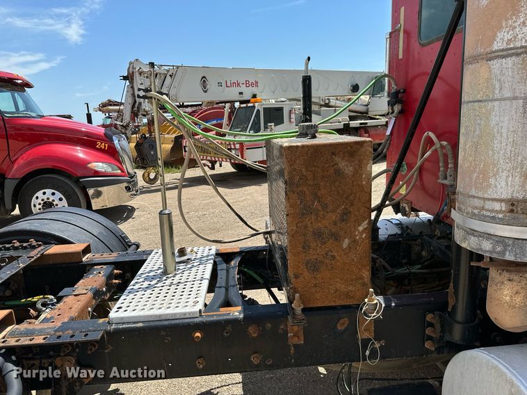 image for item ML9096 2005 International 9200  semi truck