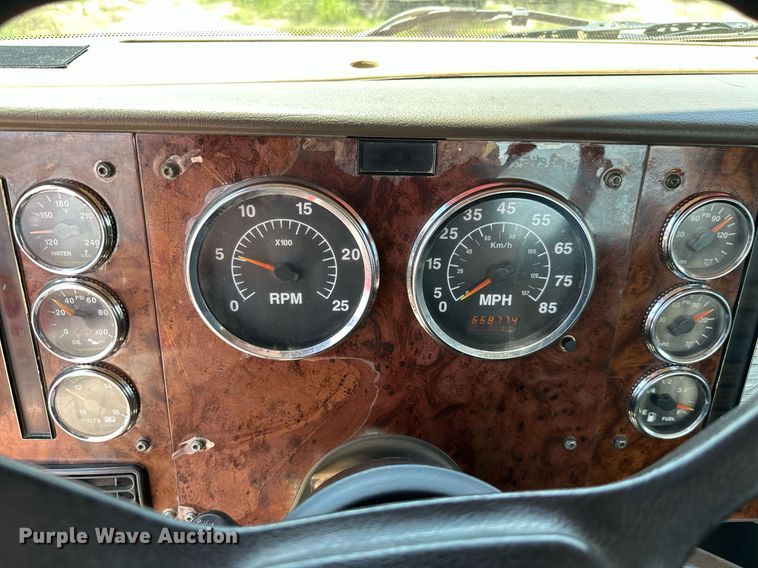 image for item ML9096 2005 International 9200  semi truck