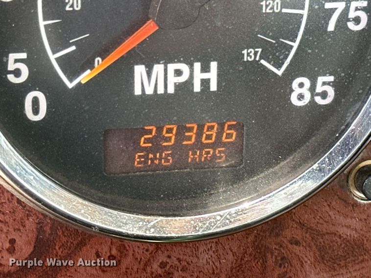 image for item ML9096 2005 International 9200  semi truck