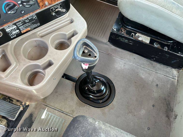 image for item ML9096 2005 International 9200  semi truck