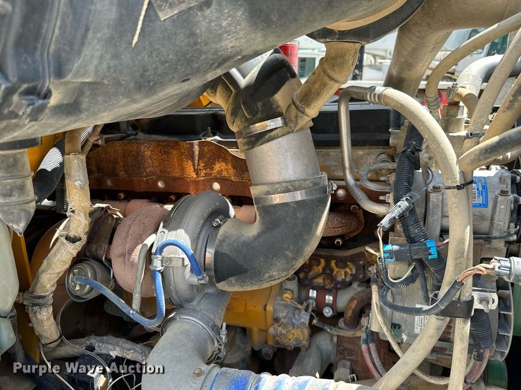 image for item ML9096 2005 International 9200  semi truck