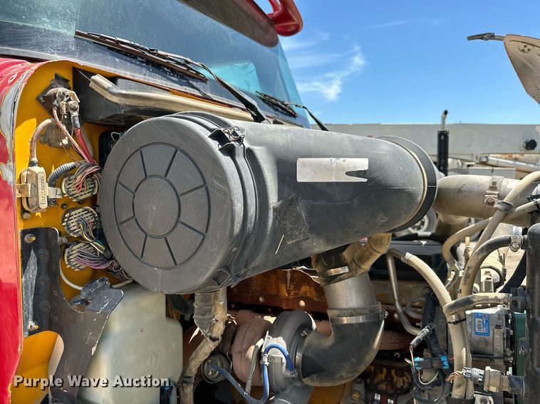 image for item ML9096 2005 International 9200  semi truck