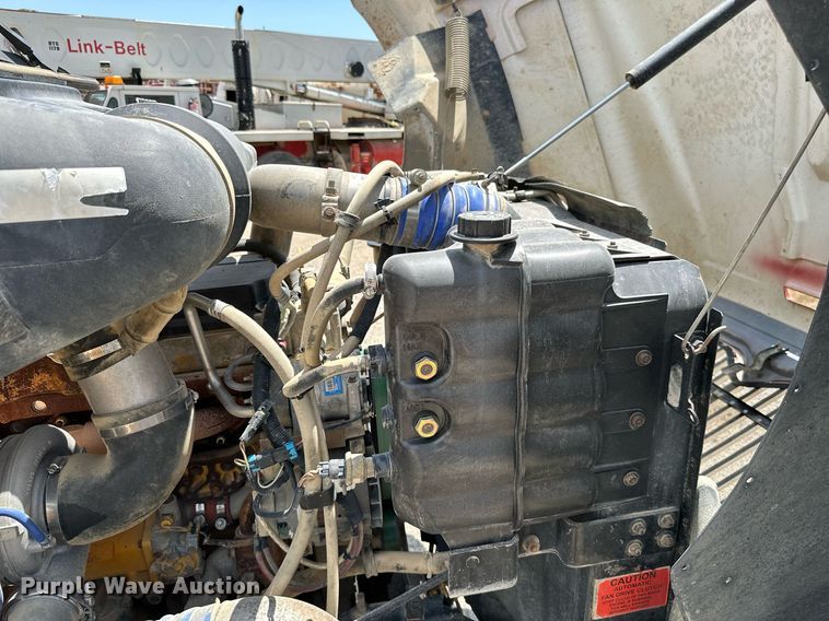 image for item ML9096 2005 International 9200  semi truck