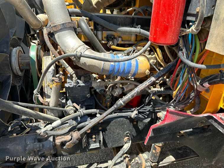 image for item ML9096 2005 International 9200  semi truck