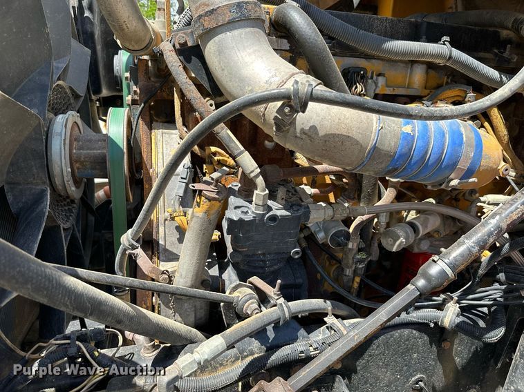 image for item ML9096 2005 International 9200  semi truck