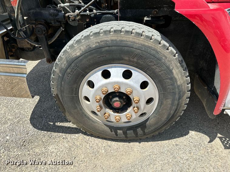 image for item ML9096 2005 International 9200  semi truck