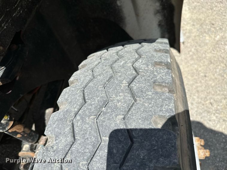 image for item ML9096 2005 International 9200  semi truck