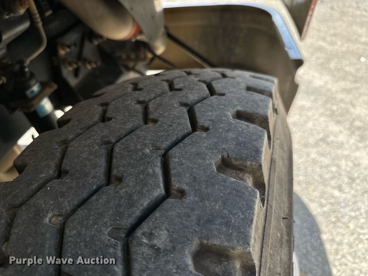 image for item ML9096 2005 International 9200  semi truck