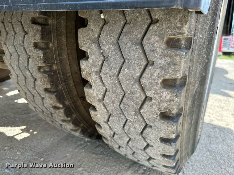 image for item ML9096 2005 International 9200  semi truck