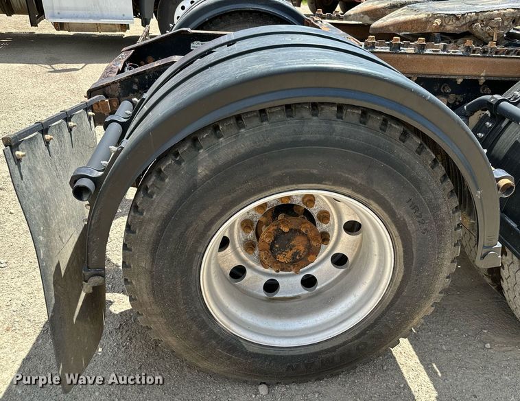 image for item ML9096 2005 International 9200  semi truck