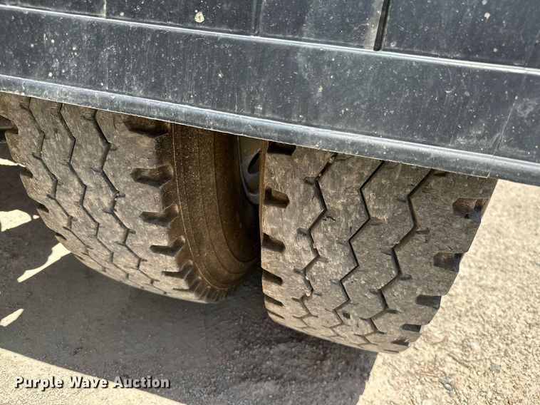 image for item ML9096 2005 International 9200  semi truck