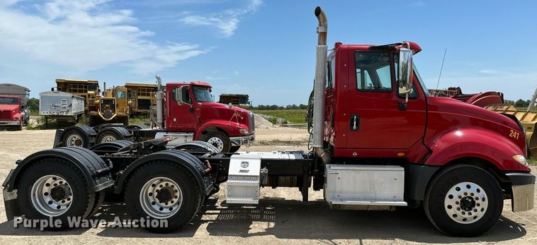 image for item ML9097 2017 International ProStar 122  semi truck