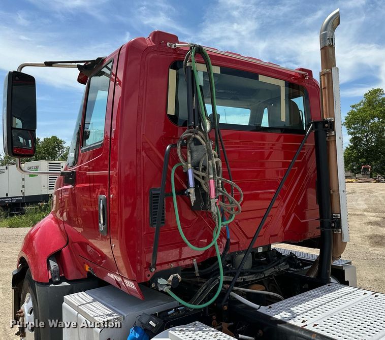 image for item ML9097 2017 International ProStar 122  semi truck