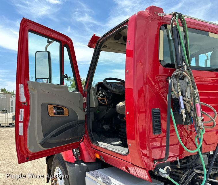 image for item ML9097 2017 International ProStar 122  semi truck