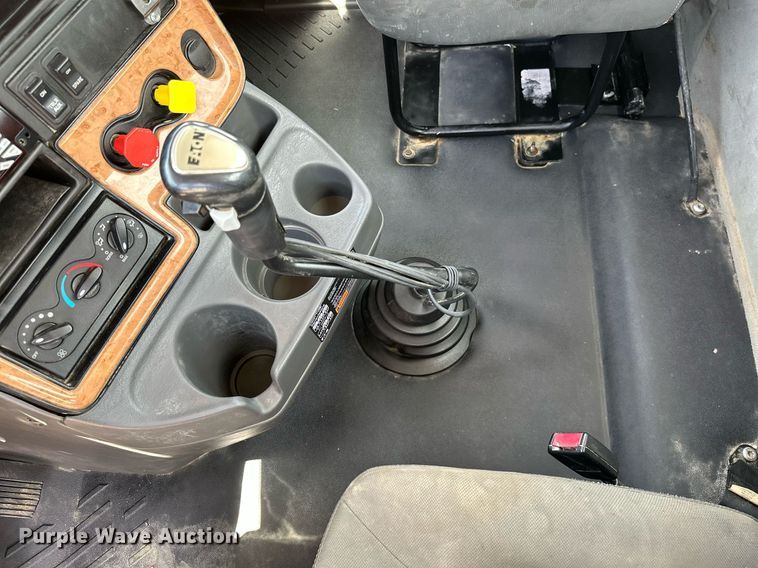 image for item ML9097 2017 International ProStar 122  semi truck