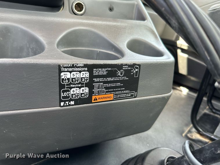 image for item ML9097 2017 International ProStar 122  semi truck