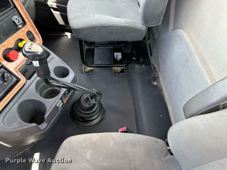 image for item ML9097 2017 International ProStar 122  semi truck